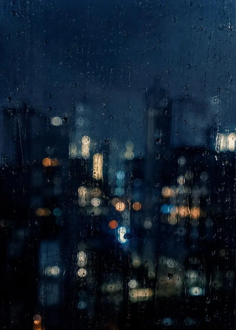 玻璃雨（2026）剧集海报，共情感、都市、文艺元素